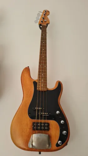 Baixo Elétrico Fender Precision Bass ativo/passivo