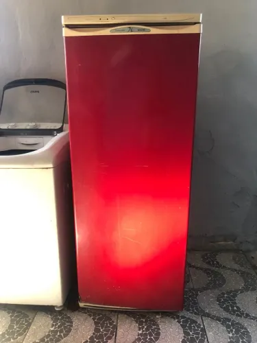 Freezer vertical vermelho aceito cartão