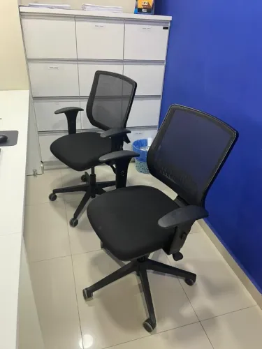 2 CADEIRAS SUPER CONFORTAVEL DE ESCRITORIO