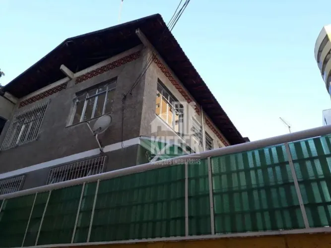 Casa de Vila Reformada com 3 Quartos e Terreno de 750m em Santa Rosa