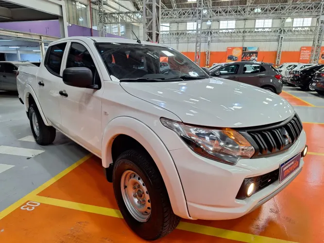 L200 triton 2023 com apenas 37.000km 