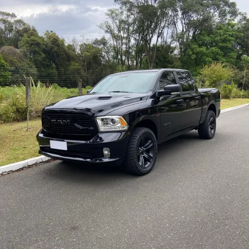 Ram Classic Laramie Night Edition 5.7 V8 16V Gasolina 4X4 Aut. 2022