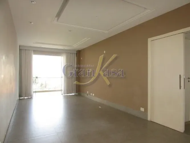 Maravilho apartamento de 02 quartos com varanda, 01 vaga