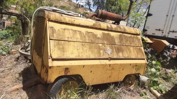 Compressor parafuso Ingersoll-Rand 250, completo, motor Perkins, diesel, 6 cilindros