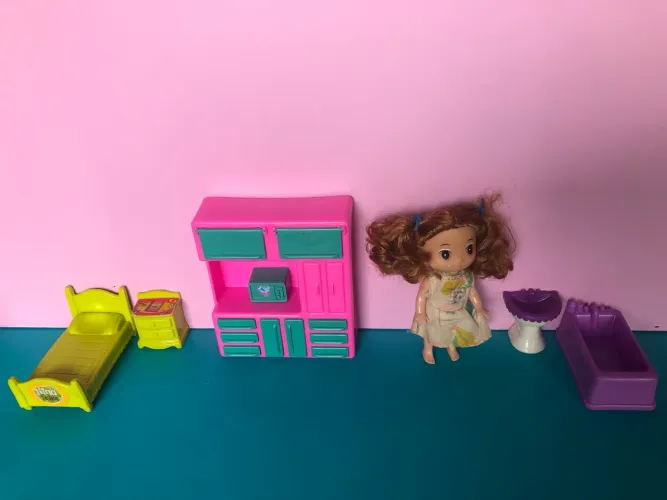 Boneca com móveis