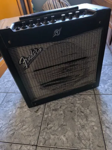Amplificador Fender Mustang II