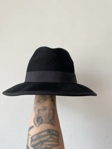 Chapéu fedora preto 