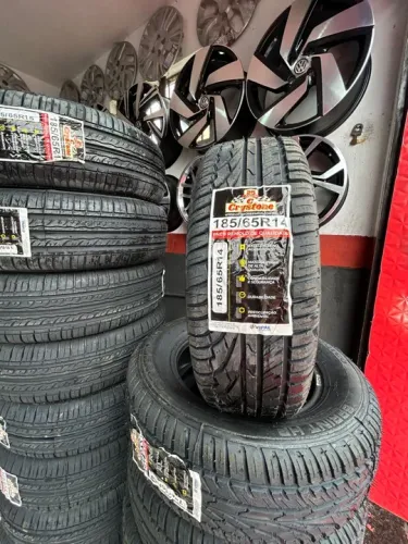 Pneus 185/65R14 Crystone remolde novo 