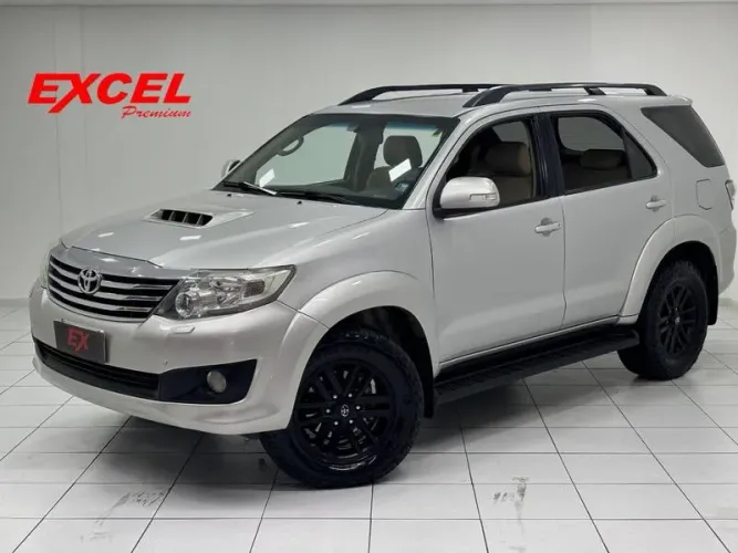 Toyota Hilux SW4 SRV D4-d 4X4 3.0 TDI Dies. AUT 2012