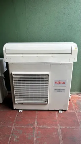 Hiwall Fujitsu 27.000 BTUs 220v inverter 