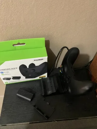 Kit Carregador Dock + 2 Baterias para Controle Xbox - Novo