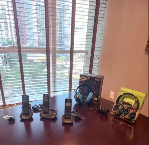 Fones de Ouvido e Aparelho de Telefone Com Extensões