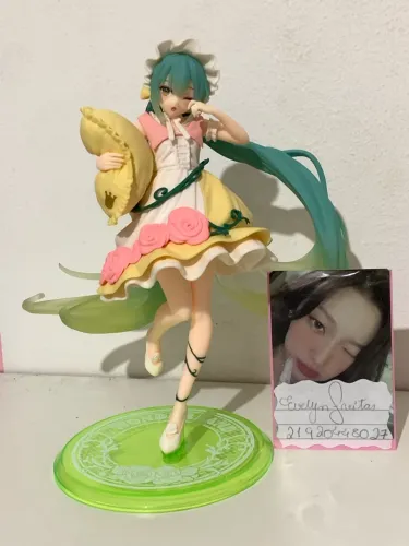 Figure Hatsune Miku Wonderland