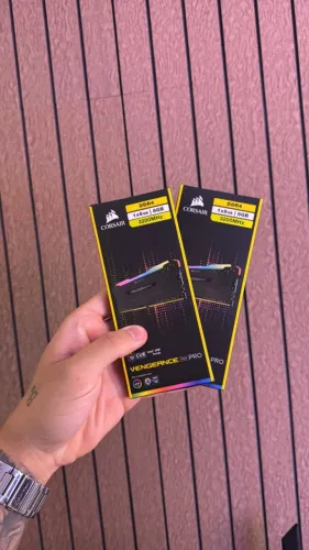 MEMÓRIA RAM CORSAIR VENGEANCE RGB PRO 16GB