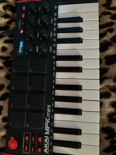 Teclado controlador mpk mini akai profissional mk3