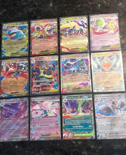 Algumas cartas de Pokémon TCG - MegaEvolução