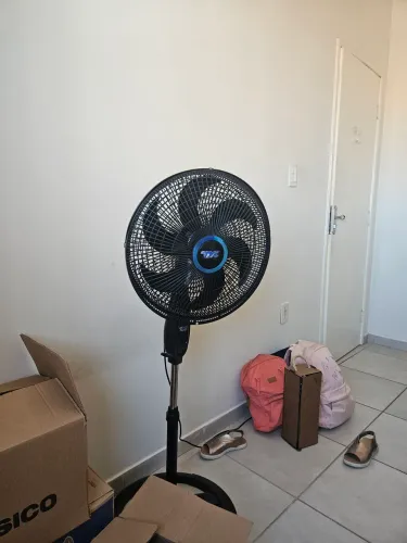 Vendo ayrfry novo c forno e ventilador em bom uso os dois 500 pra retirada.