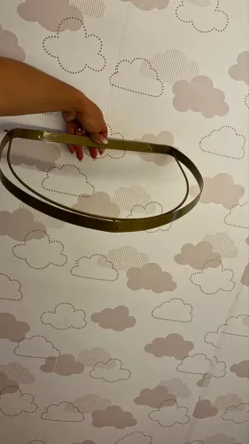 Dossel de parede liso, largo e dourado