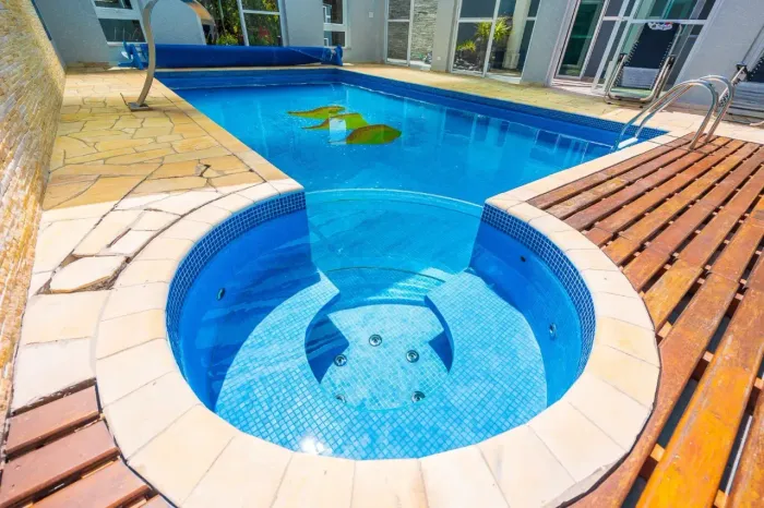 Permuta em barracão, apartamento, casa, ou caminhão.