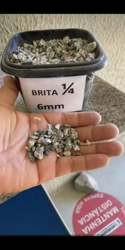 Areia, arisco, brita e pedra 