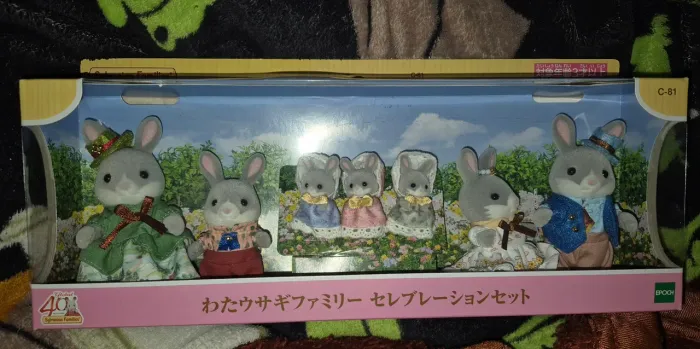 Sylvanian Families Familia Coelhos de Algodão edição 40 anos