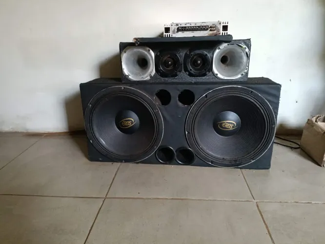 Vende som completo vem até com fiação estava amontado em um voyagem 