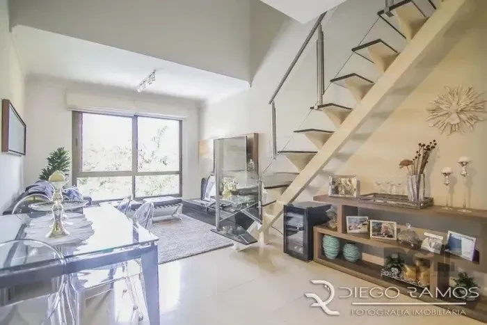 Cobertura à venda com 1 quarto 102 m² Mobiliado Alto Padrão Rua Dario Pederneiras, Petrópo