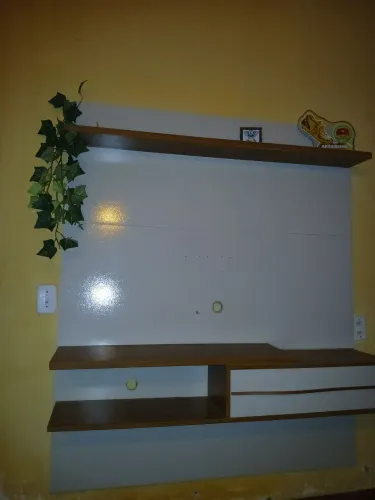 Painel para tv com Prateleira e Gavetas