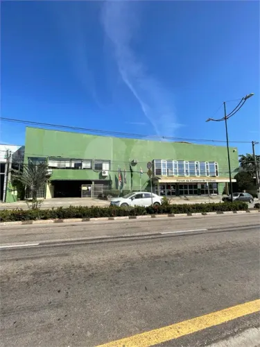 Prédio comercial de 2.536 m² em Vinhedo/SP: localização estratégica para sua empresa.