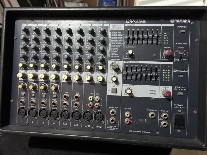 Mesa Yamaha Amplificada EMX512sc