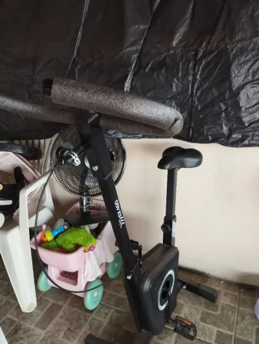 Vende se bicicleta de academia