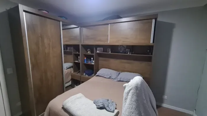 Guarda roupa modulado P/cama queen amadeirado.