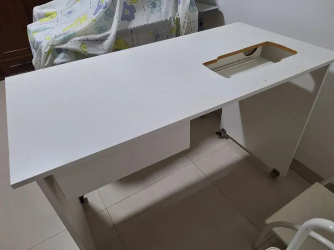 MESA PARA MÁQUINA DE COSTURA