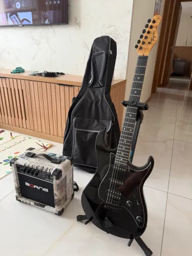 Guitarra Tagima TG 520 + Amplificador Borne G30 + Capa + Acessórios