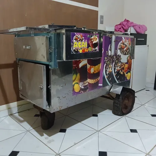 Carrinho de Acai usado para concerto