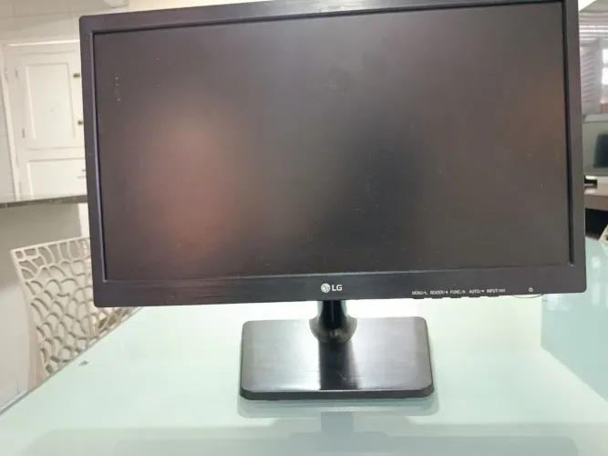 Monitor LG muito pouco usado 