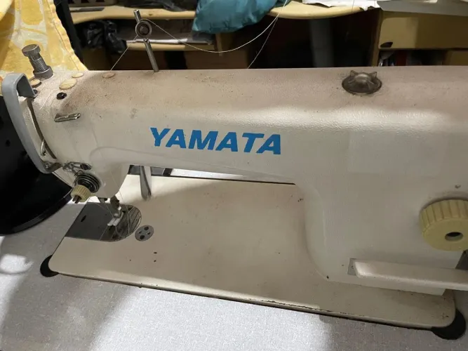 Máquina de costura Reta