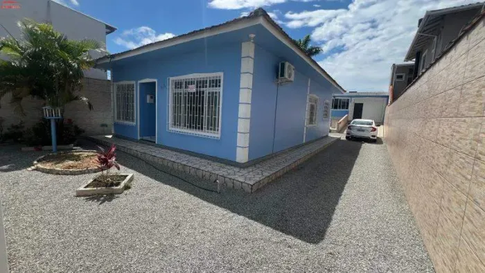 Casa com edícula e piscina no Jardim Eldorado - Palhoça