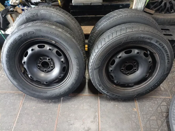Jogo de Rodas aro 14"(Fox) 5 furos com pneus
