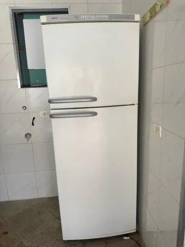 Lote duas geladeiras e um fogão