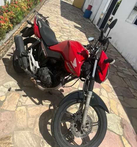 Moto semi-nova