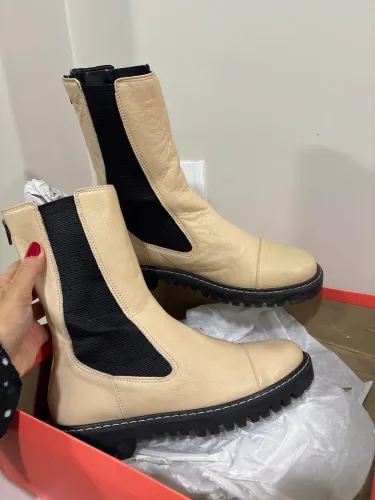Bota luiza Barcelos