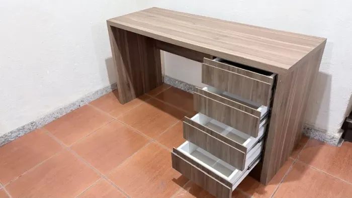 Escrivaninha / Mesa para Computador com 4 Gavetas