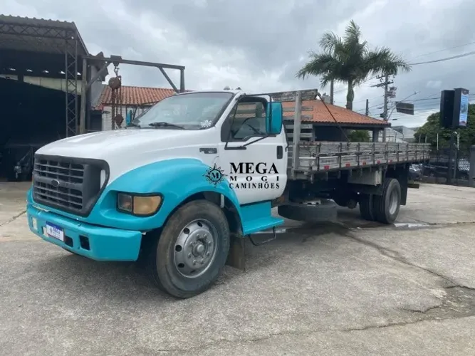 Ford F 12000 carroceria