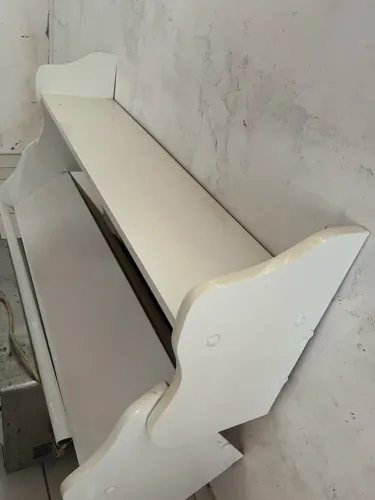 Prateleira para quarto de bebê