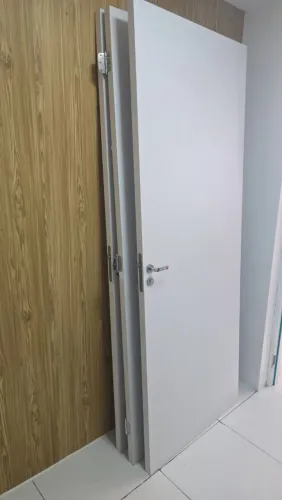 6 Portas de Drywall com 3 meses de uso , 80 x 2.10 extremamente novas .