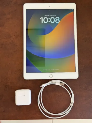 IPAD 7 sem marcas de uso, bateria em 89%, caixa, carregador e cabos originais.