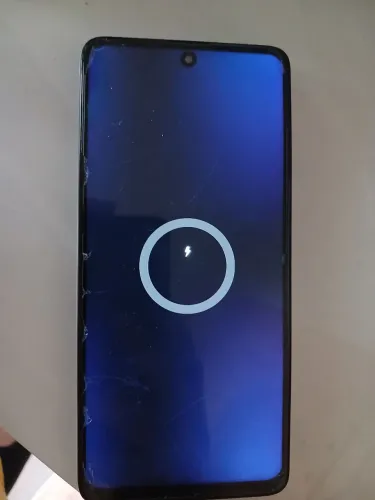 Estou vendo um celular com problema no carregamento é  um Samsung A51