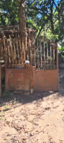 Portão de ferro antigo maciço da década de 50