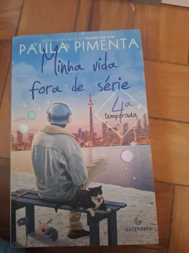 Livro 4, Minha vida fora de série- Paula Pimenta 